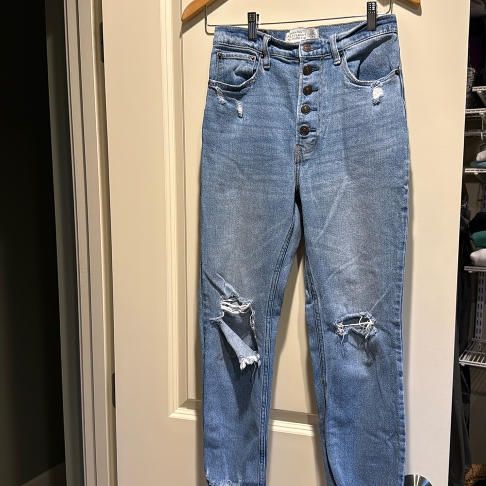 A&F Distressed Ultra High Rise Ankle Straight Jeans 26